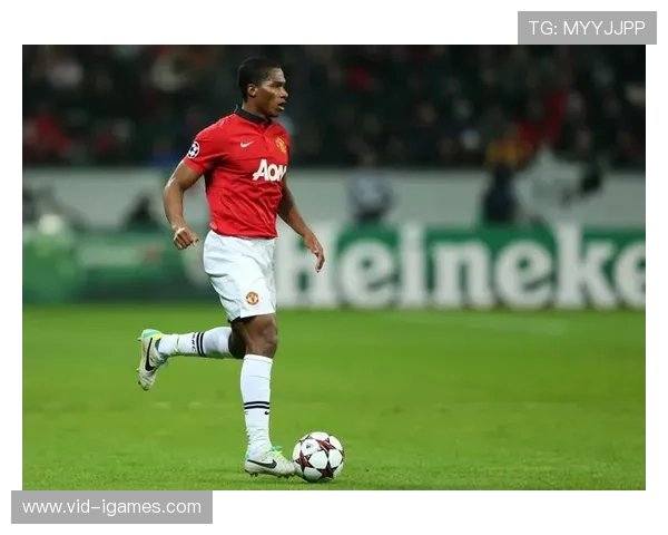 瓦伦西亚城市球场球迷高歌,助威球队保级关键战